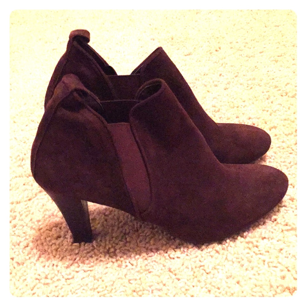 Izzat baba brown booties